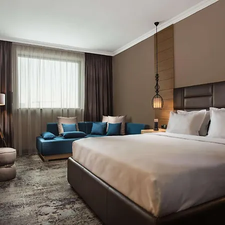 Hotel Expo - Free Airport Shuttle 4*