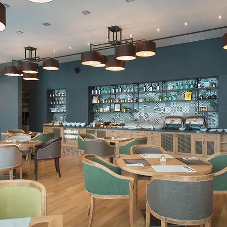 Hotel Expo - Free Airport Shuttle