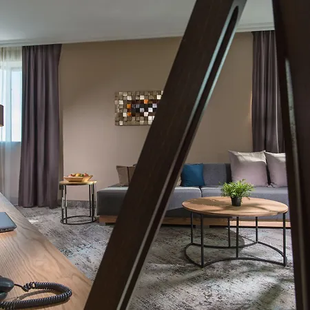 Hotel Expo - Free Airport Shuttle 4*