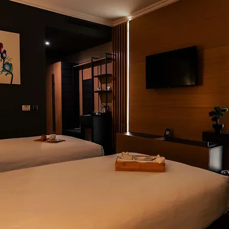 Hotel Expo - Free Airport Shuttle 4*