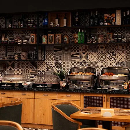 Expo - Free Airport Shuttle 4*