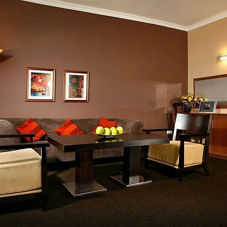 Expo - Free Airport Shuttle 4*