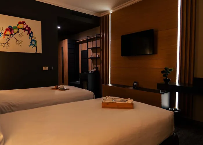 Hotel Expo - Free Airport Shuttle 4*