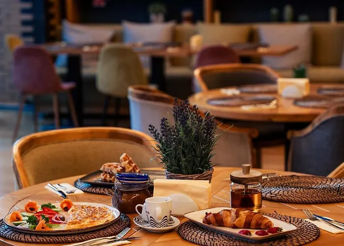 Expo - Free Airport Shuttle