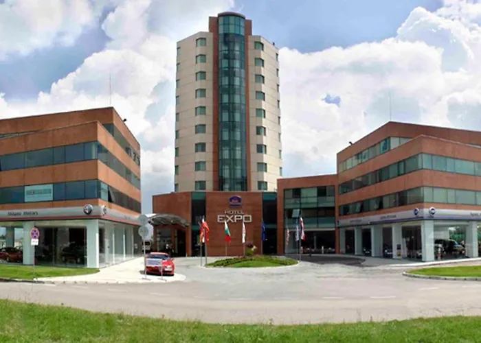 Hotel Expo - Free Airport Shuttle 4*