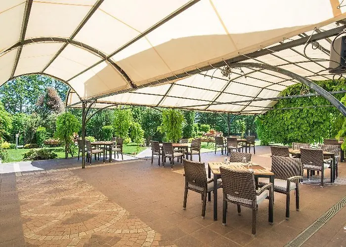 Hotel Expo - Free Airport Shuttle 4*