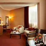Expo - Free Airport Shuttle 4*