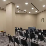 Hotel Expo - Free Airport Shuttle