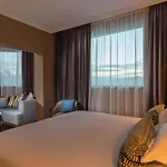 Hotel Expo - Free Airport Shuttle 4*