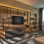 Expo - Free Airport Shuttle Hotel
