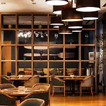 Hotel Expo - Free Airport Shuttle