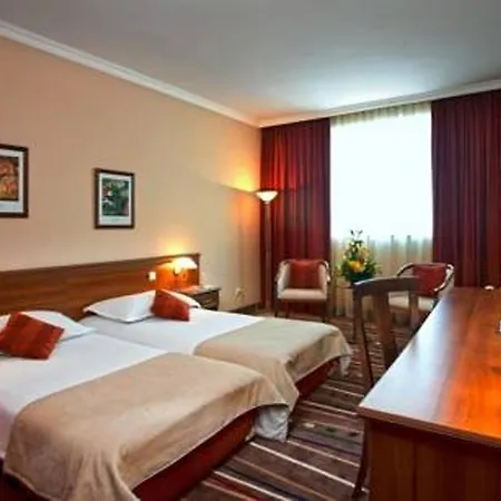 Expo - Free Airport Shuttle Hotell 4*