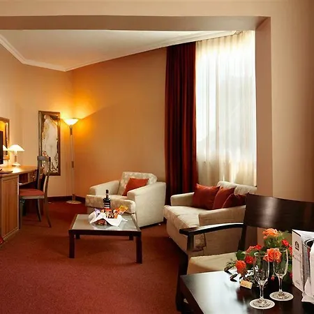 Expo - Free Airport Shuttle 4*