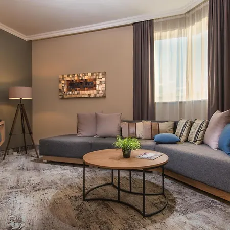 Expo - Free Airport Shuttle מלון