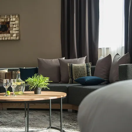 Expo - Free Airport Shuttle