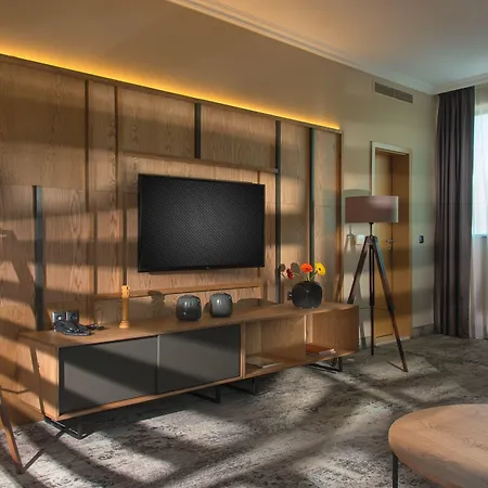 Expo - Free Airport Shuttle Hotell