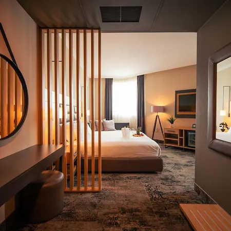 Expo - Free Airport Shuttle