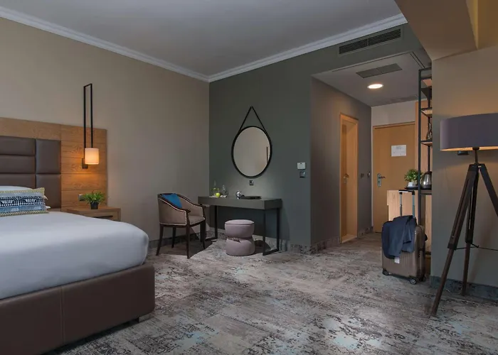 Expo - Free Airport Shuttle Hotel