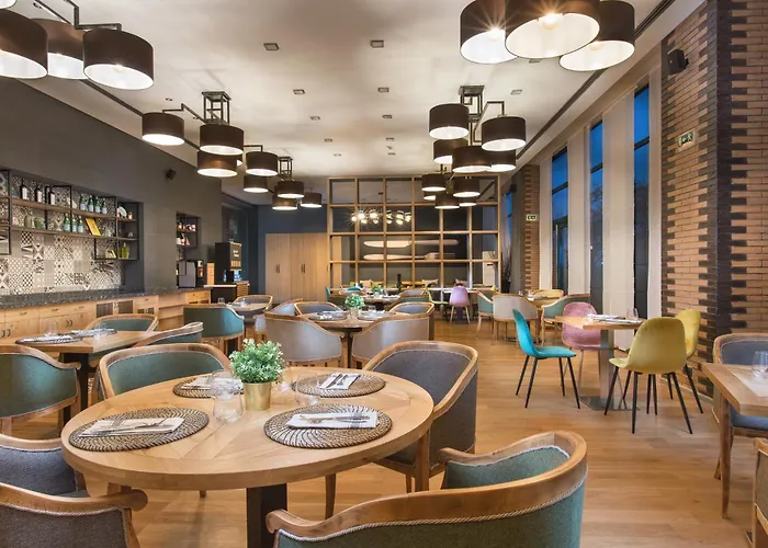 Hotel Expo - Free Airport Shuttle 4*