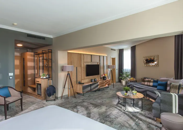 Expo - Free Airport Shuttle 索菲亞