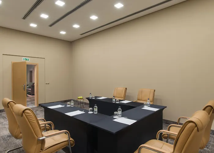 Expo - Free Airport Shuttle 索菲亞