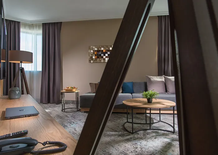 Hotel Expo - Free Airport Shuttle 4*