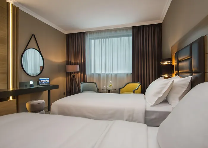 Hotel Expo - Free Airport Shuttle 4*