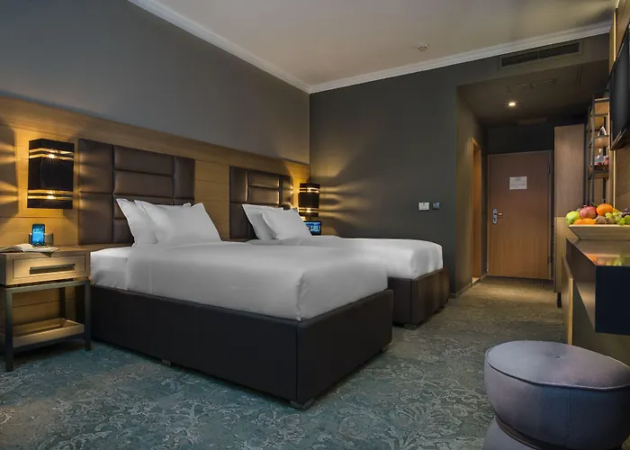 Hotel Expo - Free Airport Shuttle