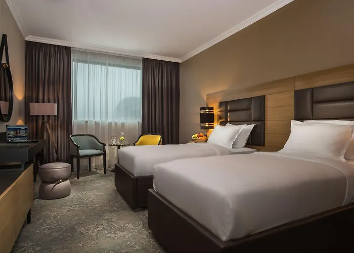 Expo - Free Airport Shuttle 4*