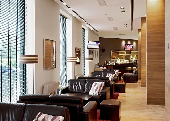 Hotel Expo - Free Airport Shuttle