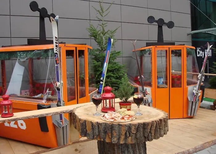 Hotel Expo - Free Airport Shuttle