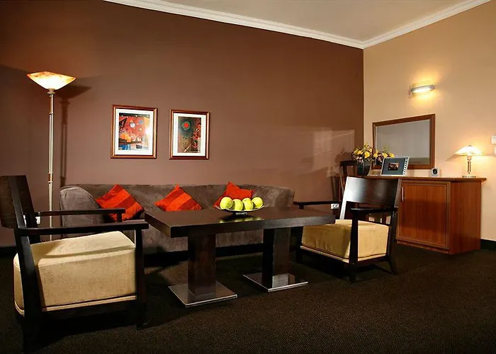 Expo - Free Airport Shuttle 4*