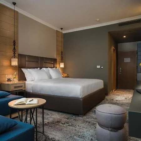 Expo - Free Airport Shuttle Hotel 4*