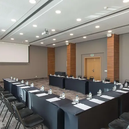 Hotel Expo - Free Airport Shuttle 4*