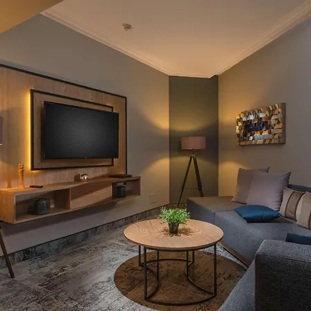 Expo - Free Airport Shuttle