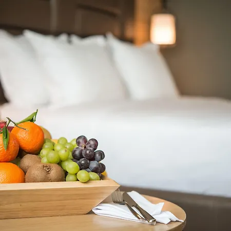 Expo - Free Airport Shuttle 4*