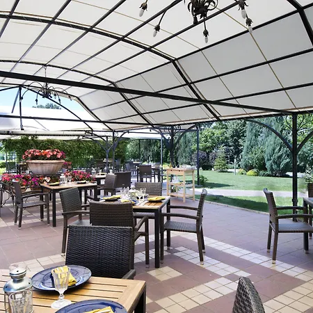 Expo - Free Airport Shuttle 4*