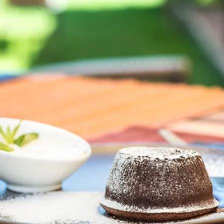 Expo - Free Airport Shuttle