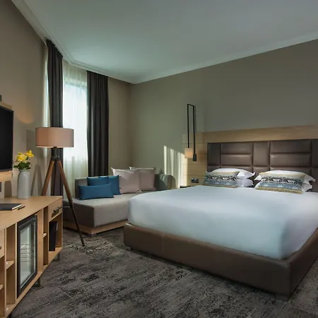 Expo - Free Airport Shuttle Hotel