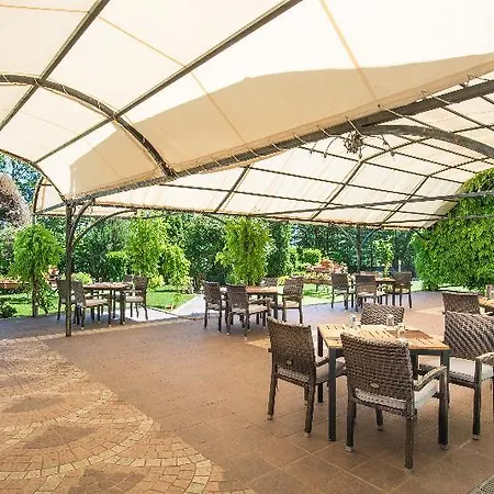 Hotel Expo - Free Airport Shuttle 4*