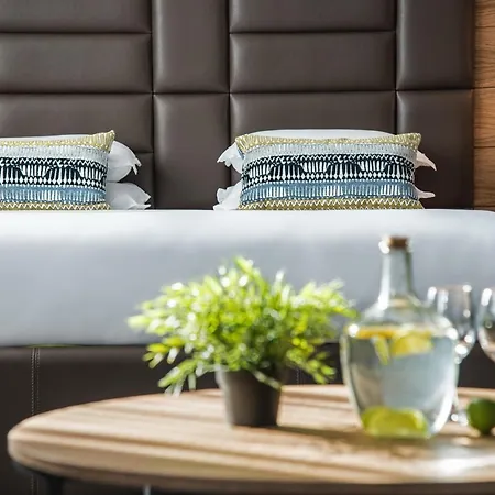 Expo - Free Airport Shuttle 4*