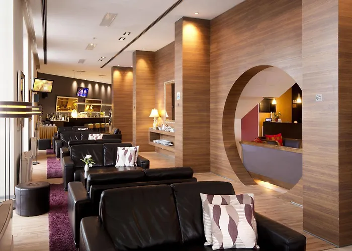 Expo - Free Airport Shuttle 4*