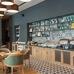 Hotel Expo - Free Airport Shuttle 4*