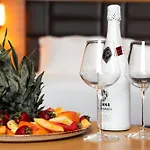 Expo - Free Airport Shuttle Hotel 4*