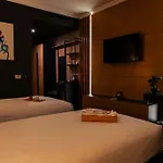 Hotel Expo - Free Airport Shuttle 4*