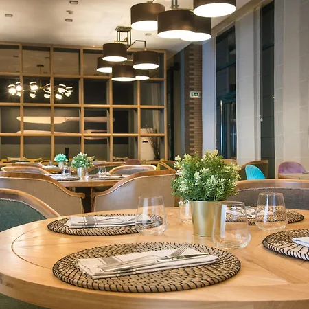 Expo - Free Airport Shuttle 4*