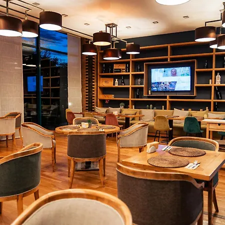 Hotel Expo - Free Airport Shuttle 4*