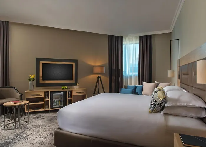 Expo - Free Airport Shuttle Hotel 4*