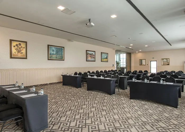 Expo - Free Airport Shuttle Hotel 4*