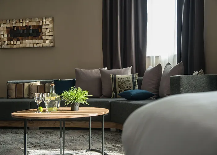 Expo - Free Airport Shuttle